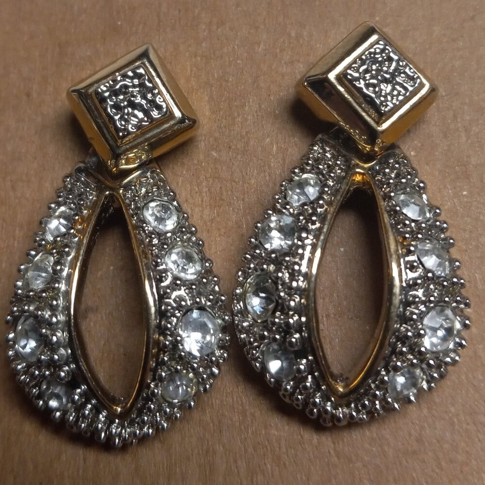 Vintage 1950s gold toned earrings.